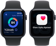 Gece Yarısı renkte alüminyum kasaya sahip iki adet Apple Watch SE 3, ekranlarında uyku skoru ve olası uyku apnesi bildirimi gösteriliyor