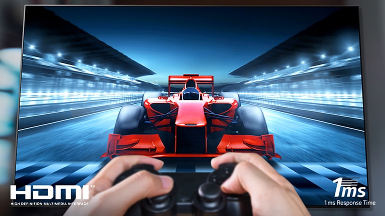  Bir TV ekranında yarış oyunu oynayan bir oyuncunun yakından görünümü. Resmin üzerinde, sol altta HDMI logosu ve sağ altta 1ms Yanıt Süresi logosu bulunmaktadır.