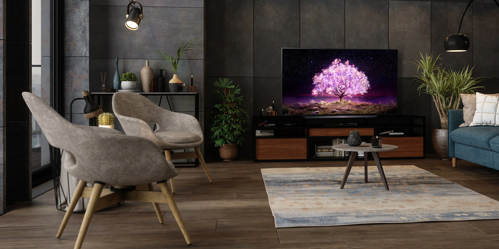 Lüks bir ev ortamında mor ışık yayan bir ağacı gösteren bir TV