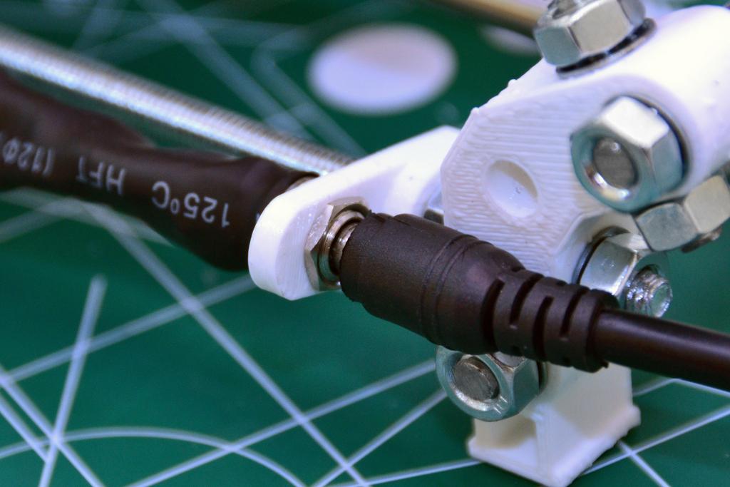  Clip-On Huxley Güç Konektörü Braketi Plastik Aparat