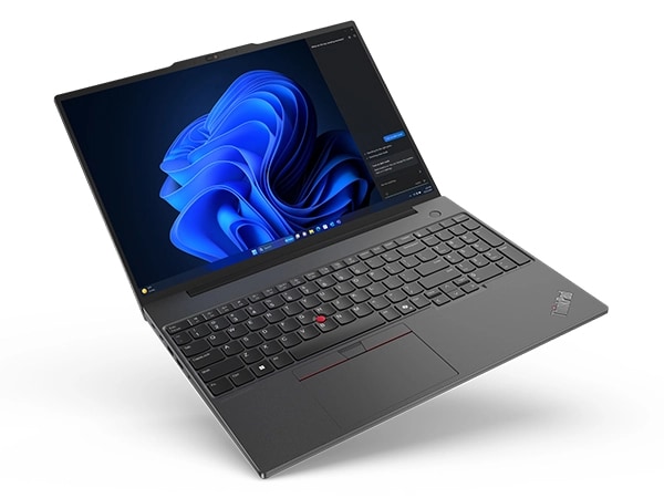 Lenovo Lenovo ThinkPad E16 Gen 2 (16” Intel) dizüstü bilgisayarın 110 derece açılmış, ekran ve klavyeyi gösteren sol taraf görünümü.