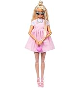 Barbie Deluxe Style Bebek n. 3 con set de moda Barbiecore, sarışın saçlı, uzun chignon ile, vestid...
