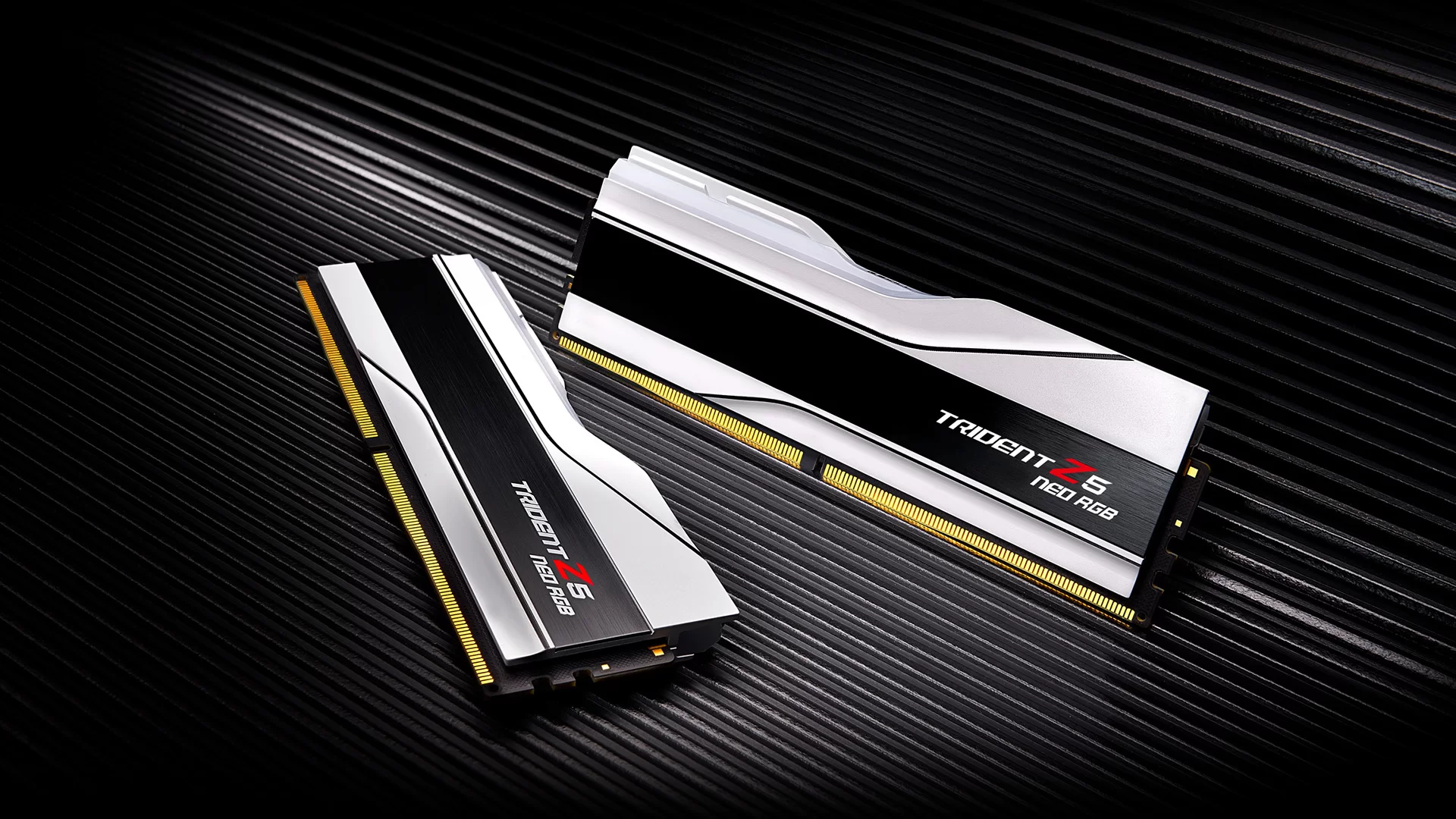 Gskıll 32GB (2x 16GB) Ddr5 8000MHZ CL38 Rgb Dual Kıt Pc Ram Fiyatı