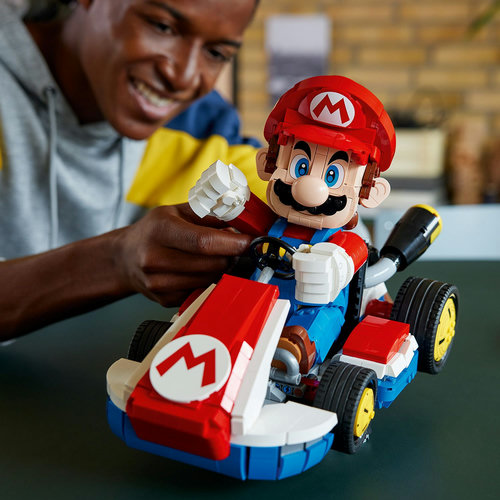 Hareketli Mario figürü