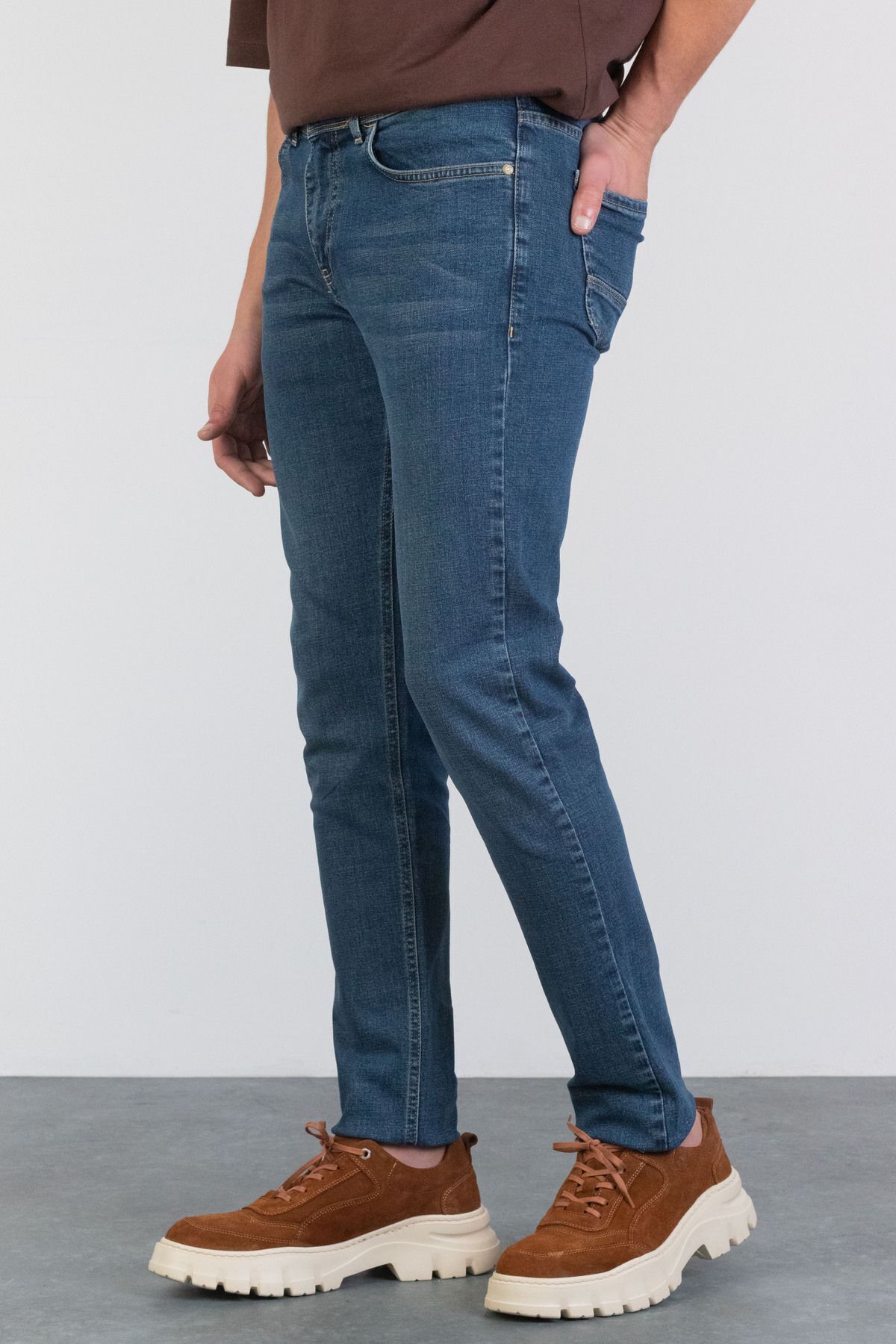 HLT JEANS Erkek Okyanus Mavisi Slim Fit Dar Paça Likralı Jean Kot Pantolon HLTHE001958 yan görünüm