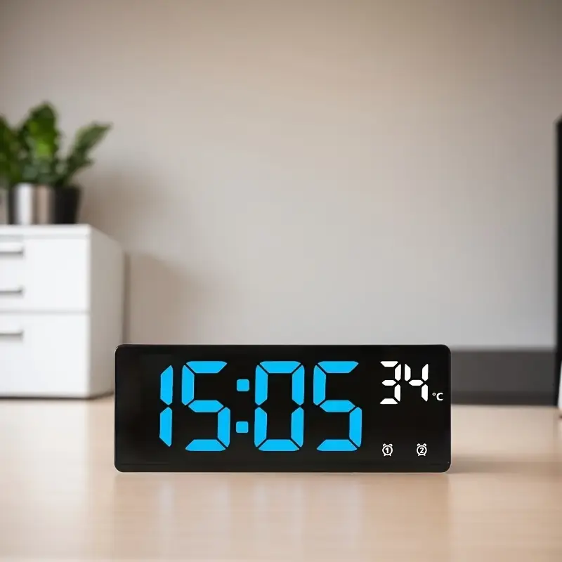 1 büyük ekranlı dijital alarm , sıcaklık göstergesi, i̇ki set alarm, uyku fonksiyonlu yanı , üç aaa pil fiş ile çalışır, aaa dahil değildir ayrıntılar 0