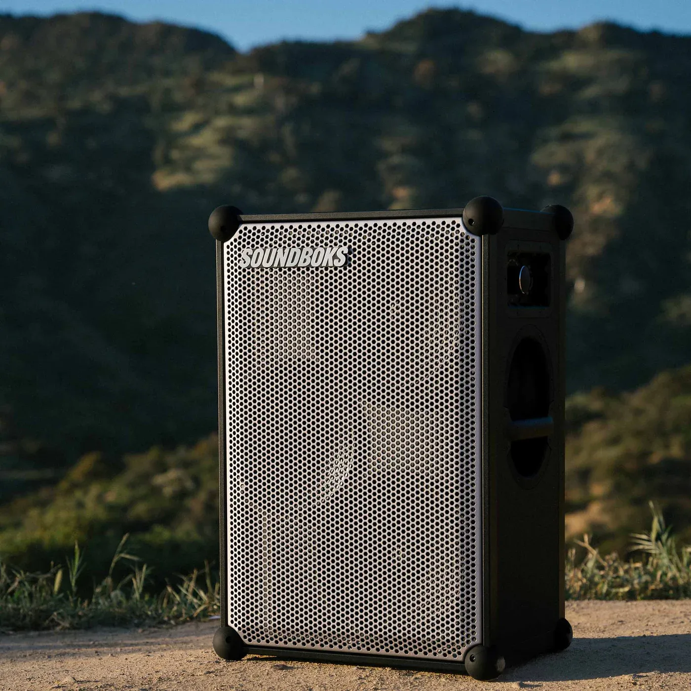 soundboks_gen4_bluetooth_ozellikli_kablosuz_hoparlor_wireless_outdoor_dayanikli_kamp_etkinlik_hoparloru