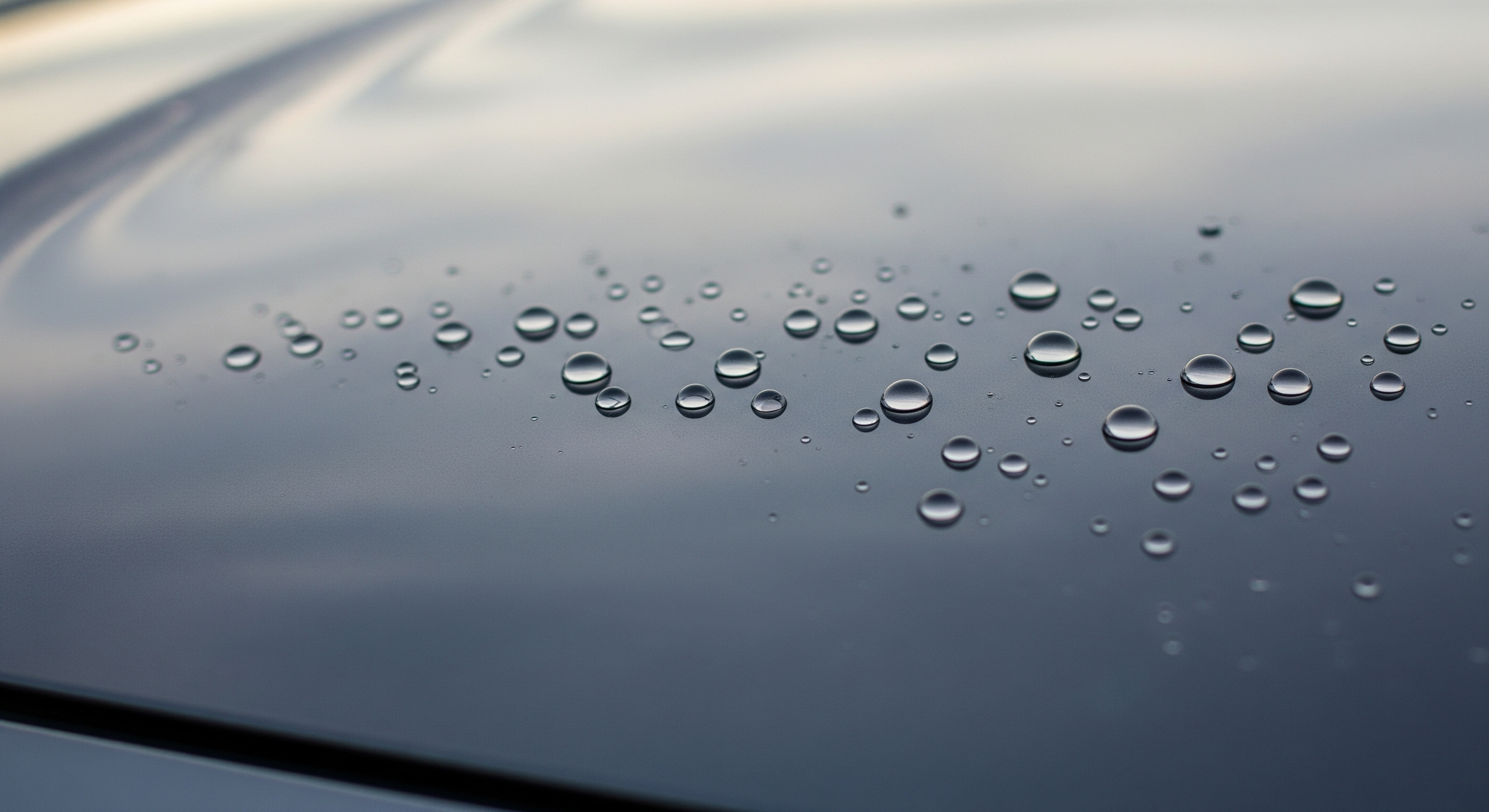 Araç boyasında derin parlaklık ve su iticilik etkisi