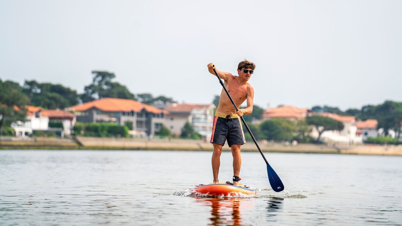 Aqua Marina Atlas 12'0 şişme SUP ayakta kullanımda dengeli sürüş