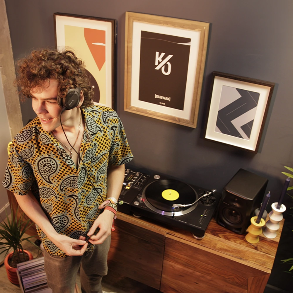 Pioneer DM-40D monitörün DJ ve Prodüksiyon modları arasında geçiş sağlayan düğmesi