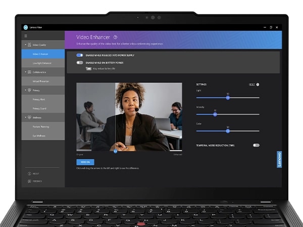 Lenovo ThinkPad X13 Gen 5 dizüstü bilgisayarın önden görünümü, 90 derece açık, video geliştirici ekranı ve klavyeyi gösteriyor.