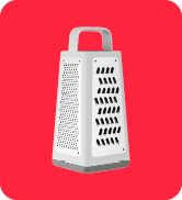 Açık kırmızı arka plan üzerinde metal standart rende, birçok rende yüzeyi ve üst tarafında sap.