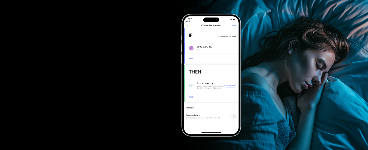 Loş ışıklı bir yatak odasında uyuyan bir kişinin yanında, uyku izleme işlevini öneren bir uyku izleme uygulaması arayüzü gösteren akıllı telefon.
