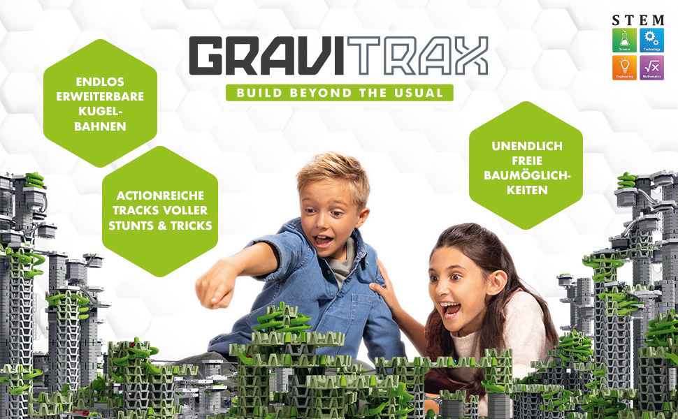 Der Text lautet „GRAVITRAX“ mit Marketinglayout, das grüne sechseckige Elemente, Stadtbild-Silhouetten und Produktdemonstrationsbilder zeigt.