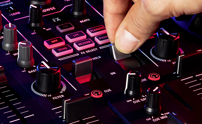 Numark Mixtrack Platinum FX DJ Kontrolcü