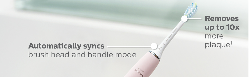 beyaz fırça başlığı ve elektrikli diş fırçasının pembe sapı