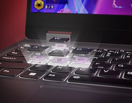 Lenovo LOQ 15ARP9 dizüstü bilgisayarın klavyesine yakın çekim