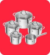 Açık kırmızı arka plan üzerinde dairesel metal parçalar. Gümüş yüzeyli endüstriyel veya mekanik parçaların birden fazla görünümü.