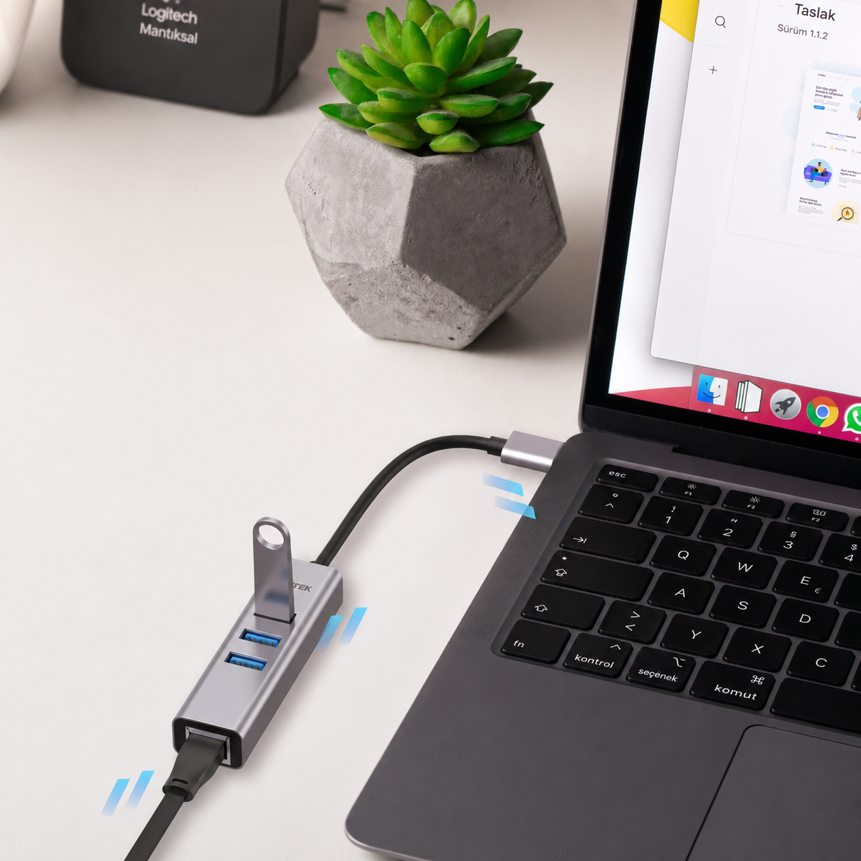 Unitek 4-in-1 Ethernet Hub