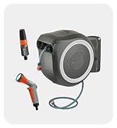 Gri uzatılabilir bahçe hortumu tamburu, mavi hortumlu ve turuncu renkli püskürtme başlıklı. Ürün özellikleri ve kullanım imkanları ile birden fazla görünüm.