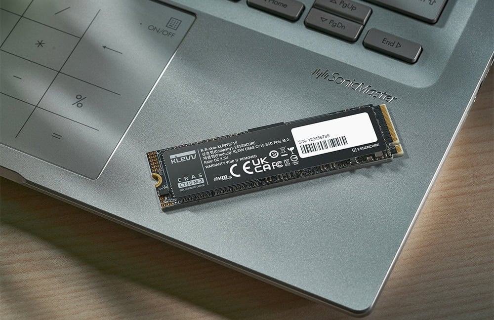 Klevv Cras C715 M.2 Ssd H4