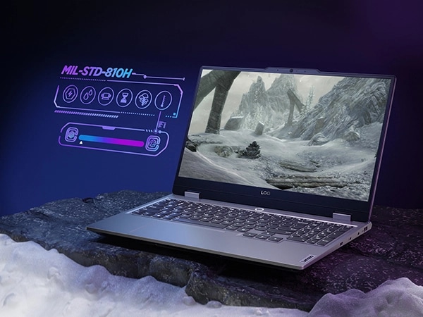 Lenovo LOQ 15IAX9 oyun dizüstü bilgisayarı – sağ ön görünüm, kapak açık, ekranda arktik manzara ve yan tarafta MIL-STD 810H grafik