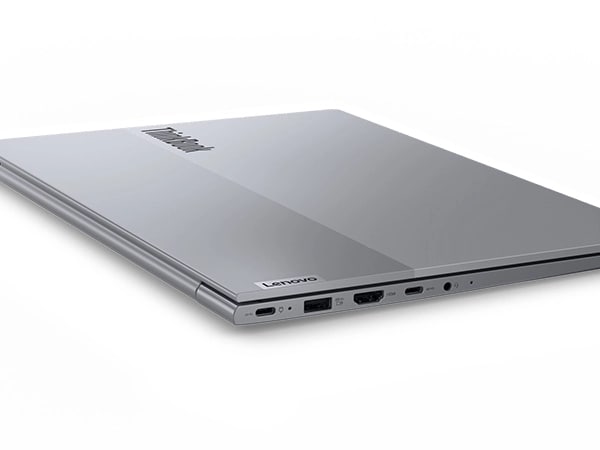 Lenovo ThinkBook 14 Gen 7 dizüstü bilgisayarının kapalı kapağı ve sol taraftaki portları.