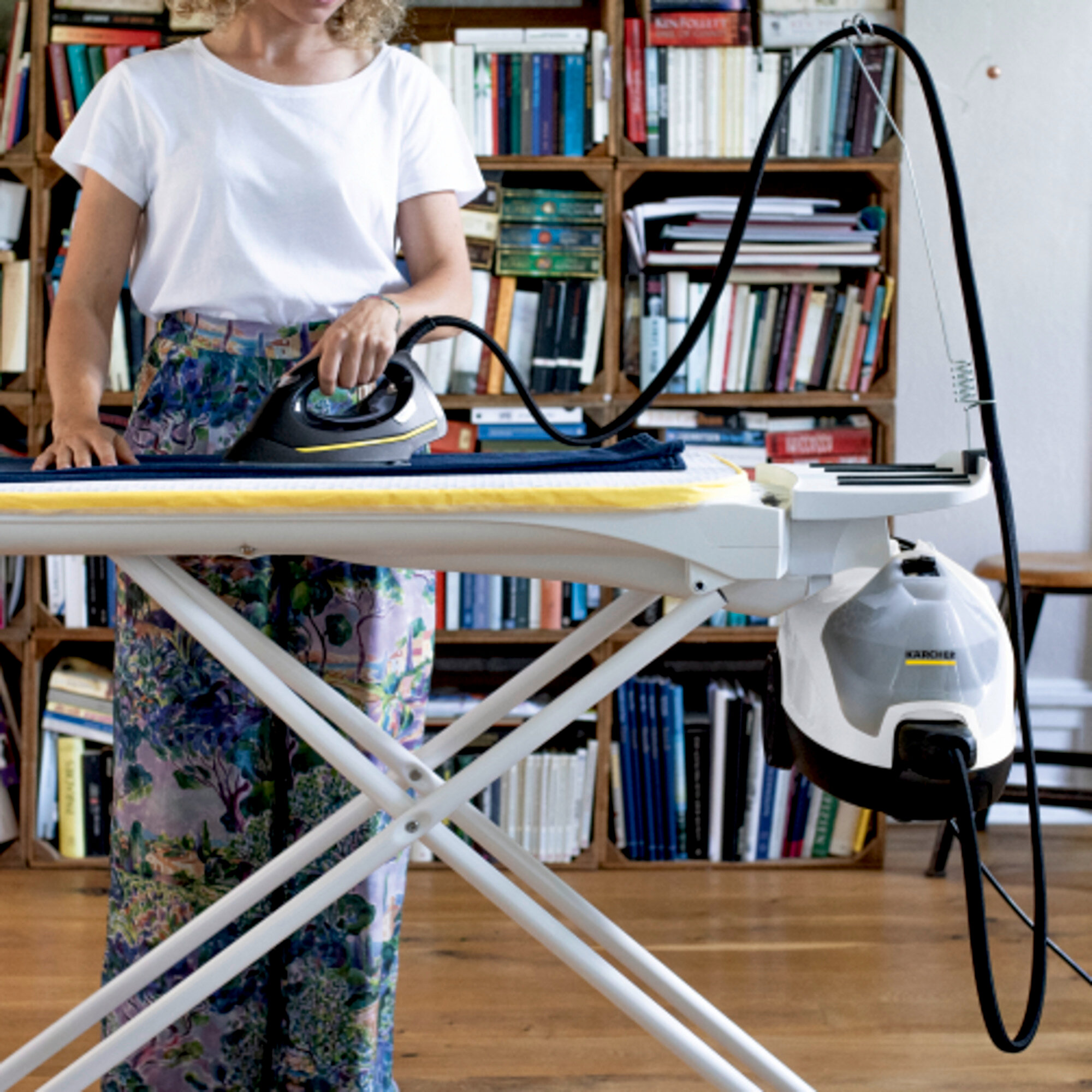 Buharlı Temizlik Makinesi SI 4 EasyFix Iron: Ütü masası ve buharlı temizleyiciden oluşan çok işlevli paket