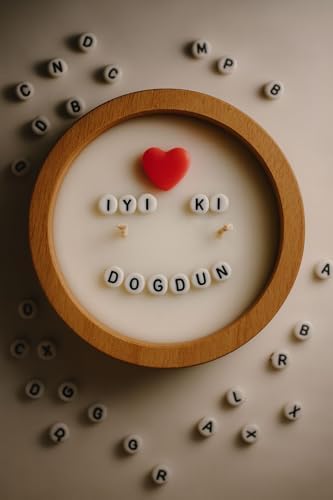 Gizli Mesajlı Mum İyi ki Dogdun El Yapımı Soya Mum Ahşap Kasede, Çift Fitilli, Sevdiklerinizin Doğumgününü Kutlamak için Süprizli Hediye Seçeneği