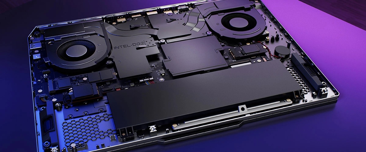 Lenovo LOQ 15IAX9I'nin iç kısımlarının görünümü