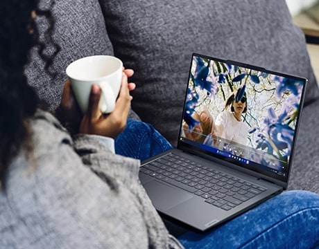 Lenovo ThinkBook 14 2'si 1 arada Gen 5 dizüstü bilgisayarın tüm gün süren pil ömrü ile sürükleyici görsel-işitseller.