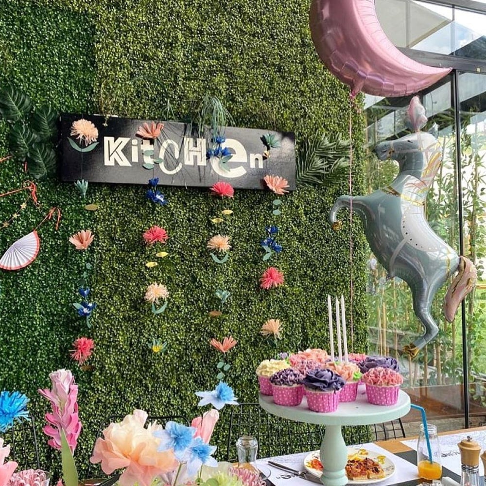 meri meri çiçek teması