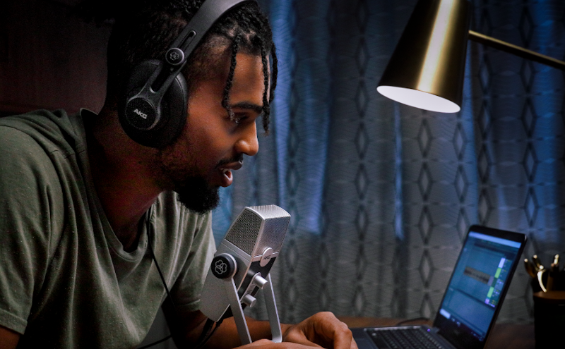 AKG K361
