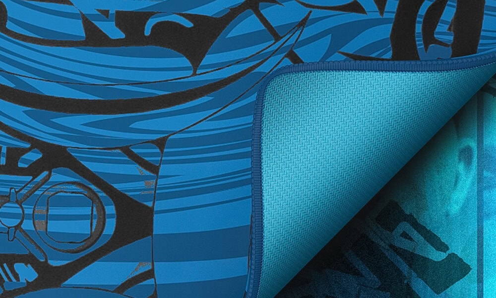 Polis temalı mavi su geçirgenliği yüksek masa örtüsü, dayanıklı ve kaymaz yüzeyli, piknik ve kamp aktiviteleri için uygun, modern tasarımıyla şık ve fonksiyonel.