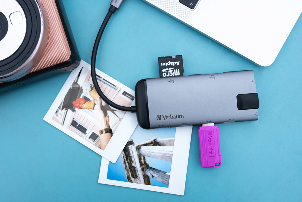 Verbatim Pocket SSD ürün görseli - mavi arka plan üzerinde