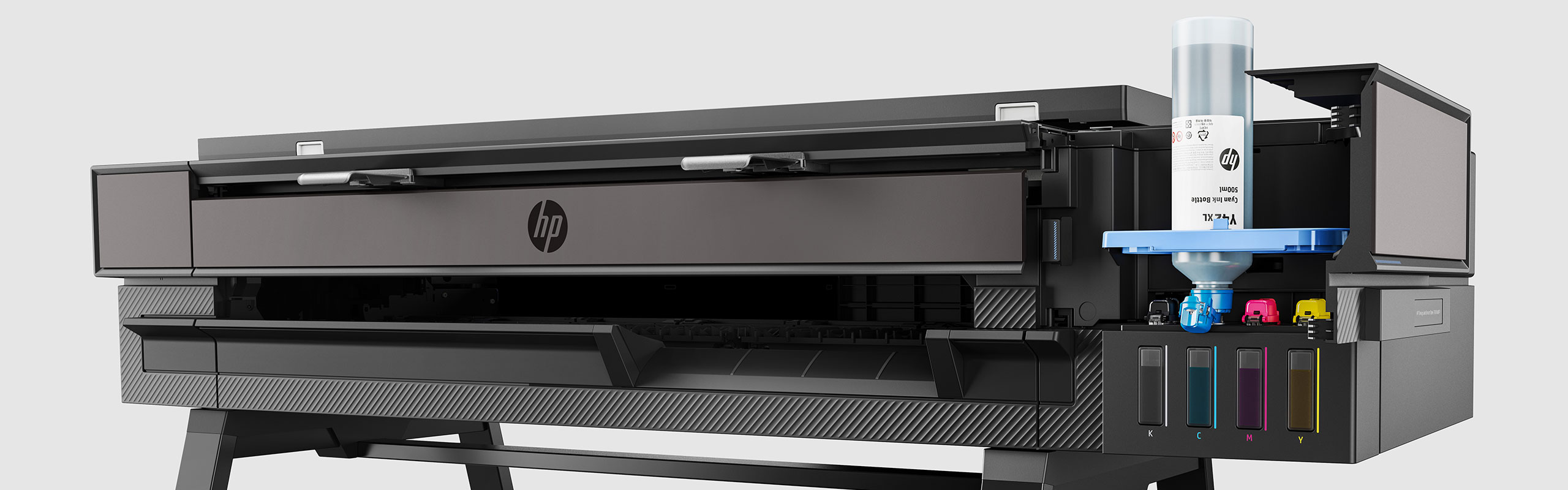 HP DesignJet Smart Tank yazıcıda yeniden doldurulan mürekkep şişesiyle açık mürekkep erişim alanı