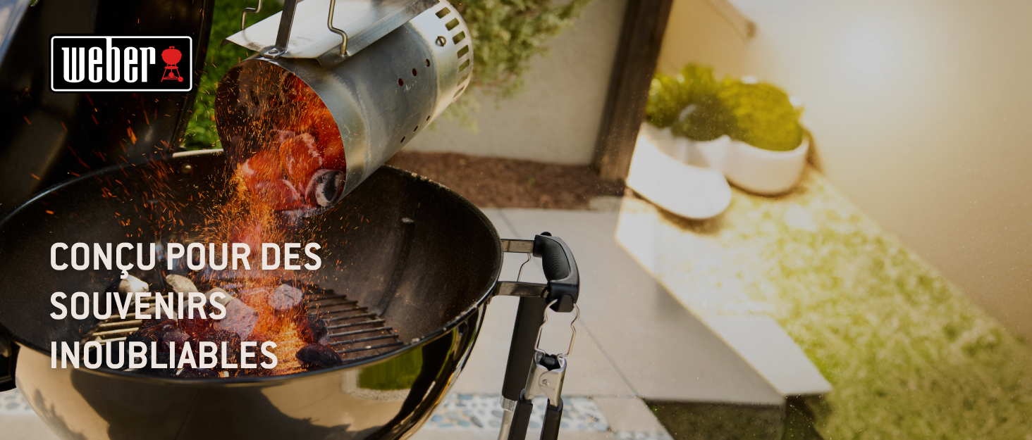 Metin şu şekildedir: "Weber" ve "ANILAR İÇİN TASARLANMIŞTIR". Arka planda mutfak dekoru ile ızgarada ızgara eti kapatın.