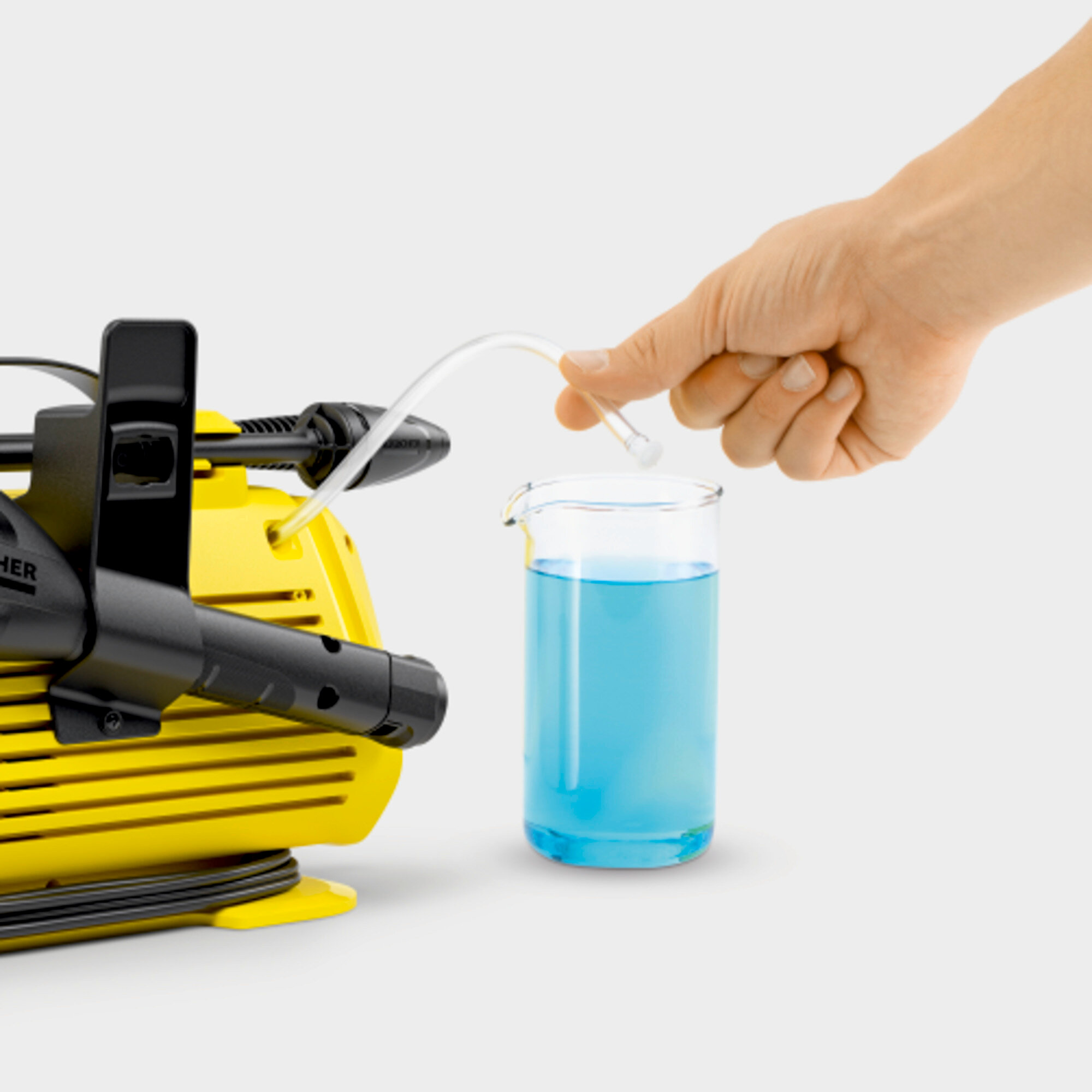 Basınçlı yıkayıcı K 2 Premium Horizontal: Entegre deterjan emiş hortumu