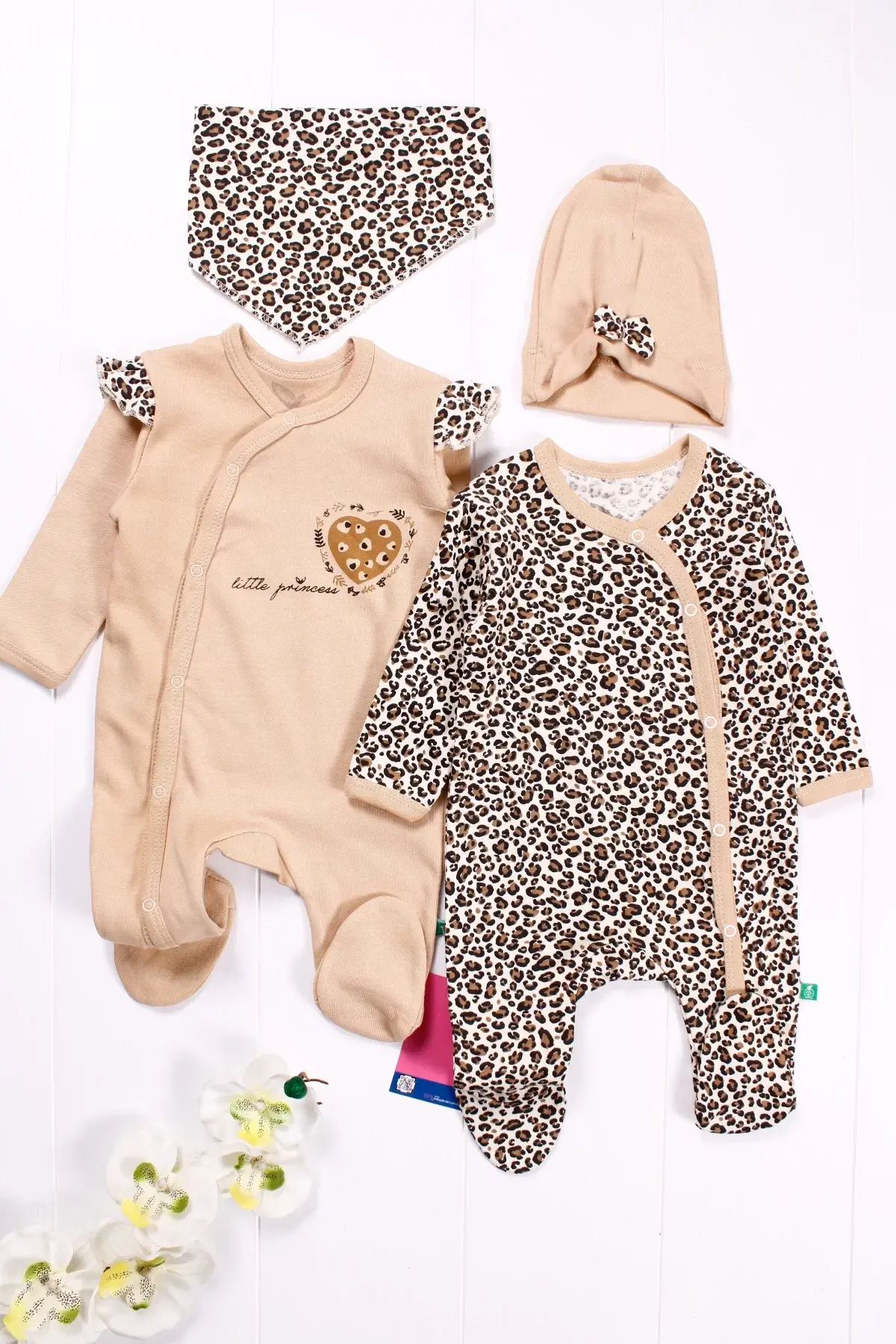 Leopar Desenli Kız Bebek 4lü Tulum Seti