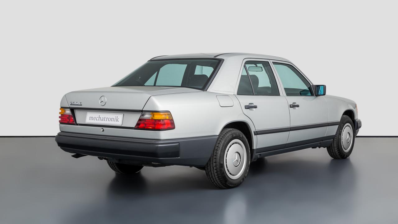 You can buy an almost-new Mercedes W124 for $60,000 | Team-BHP