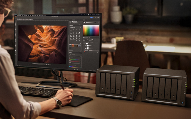 DS1525+, 20 TB sürücüler kullanıldığında genişletme sonrası 300 TB'a kadar ham kapasiteyi destekler