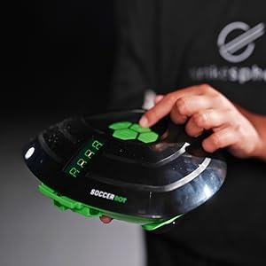 Düşük ışık koşullarında bile görülebilen, yeşil LED aydınlatmalı oyun kumandası veya cihazı.