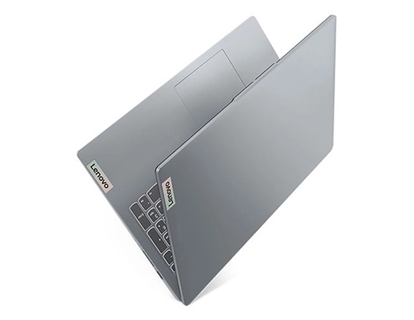 IdeaPad Slim 3 Gen 8 kısmen açık, havada