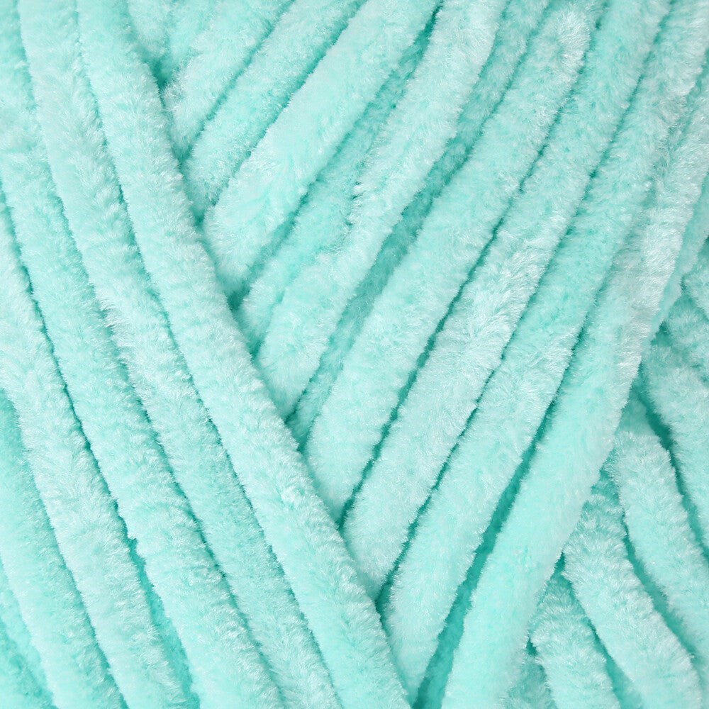 Su yeşili örgü ipi yumağı detayı