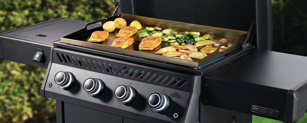 Napoleon Rogue PRO Phantom 30 Griddle lifestyle