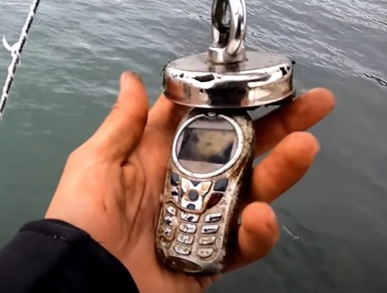 Magnet Fishing