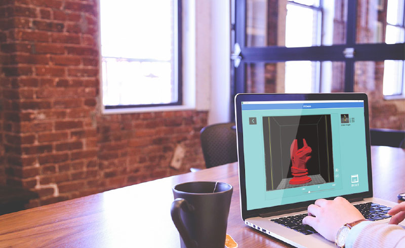 Tuğla katmanlı bir stüdyo dairede bir dizüstü bilgisayarda kullanılan XYZware Dilimleyici Yazılımı