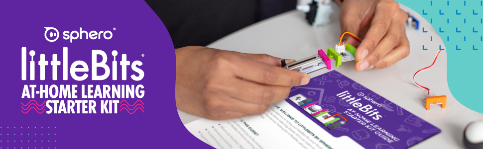 Evde öğrenme kılavuzu ile LittleBits devre icadını bir araya getiren eller.