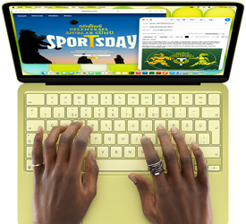 MacBook Neo, puslu sarı renk, klavye üzerinde duran eller, kullanıcı bir spor etkinliği için davet mail'i hazırlıyor, yanda etkinliğin websitesi açık