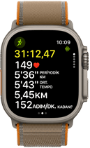 Apple Watch Ultra 4, titanyum kasa, natürel renk, gelişmiş Koşu (Dış) antrenmanı ölçümleri, sağ dış görünüm, Digital Crown, çıkıntılı yan düğme, Trail Loop kordon, kum beji renk